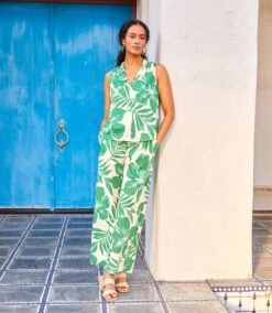 Sleeveless Ruffle Trim Top