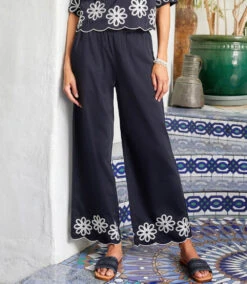 Scallop Drawstring Pants